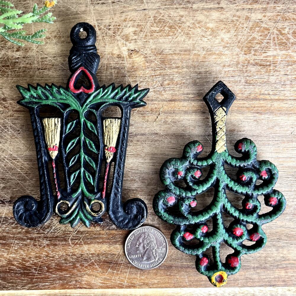 VTG Wilton Mini Footed Cast Iron Trivet Set Painted Holiday Christmas Tree Broom